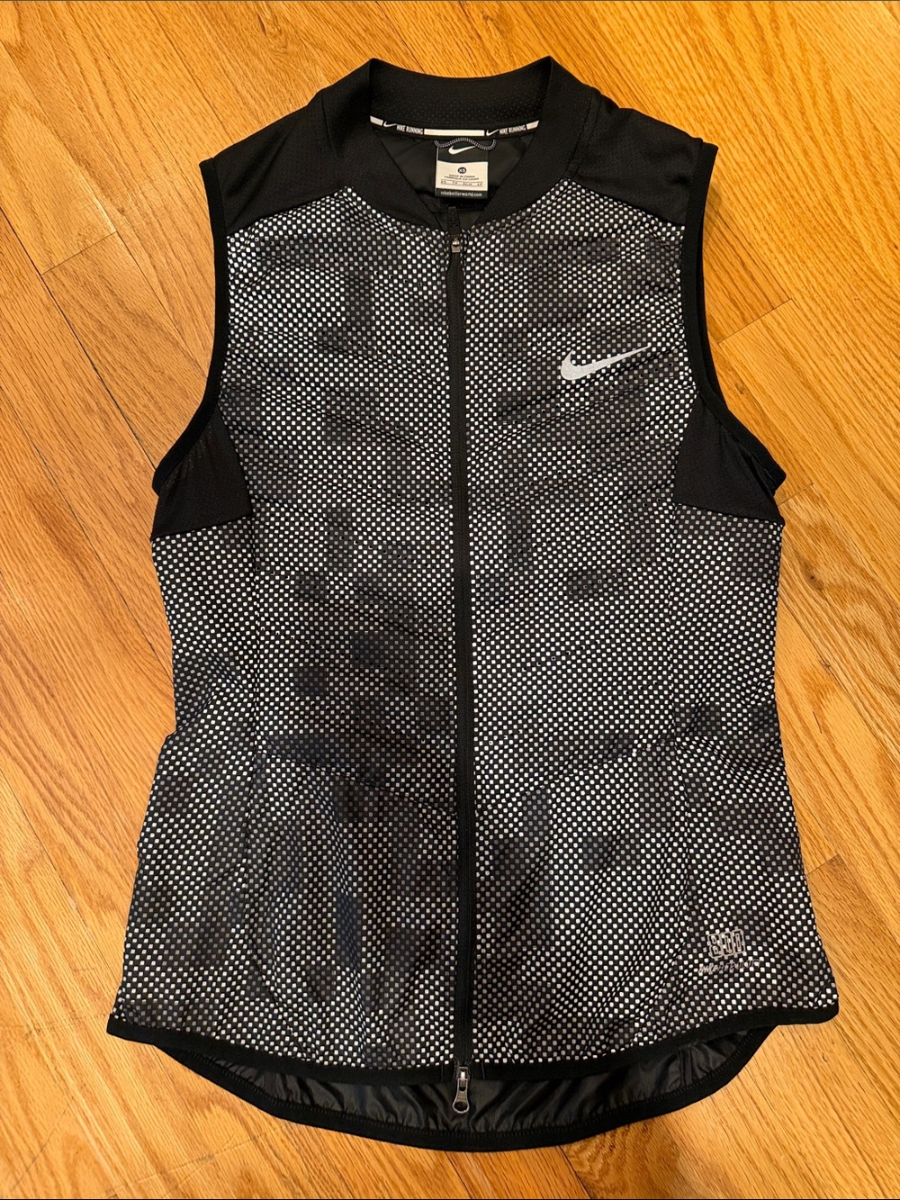 Nike Women’s Black/White Reflectice Sleeveless Zip Training Vest